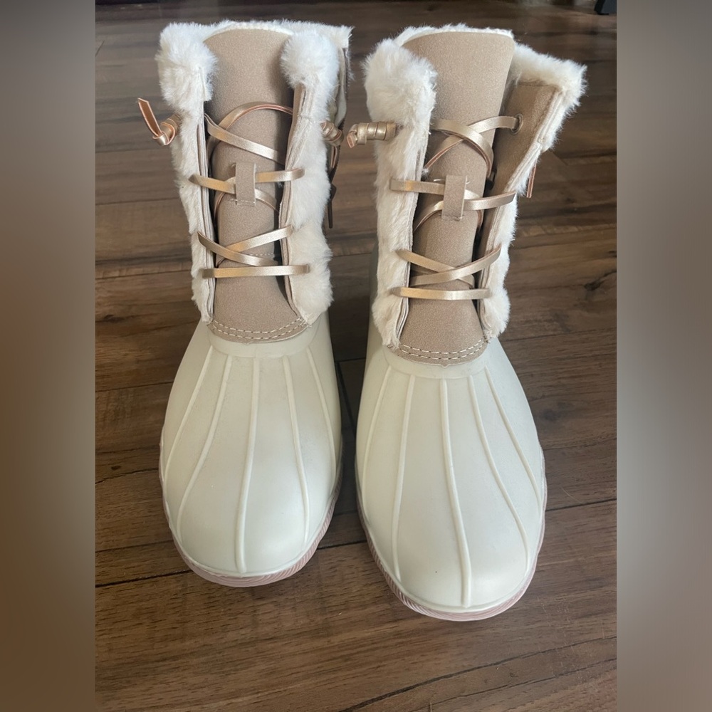 Beautiful Never Worn Womens Sperry’s
